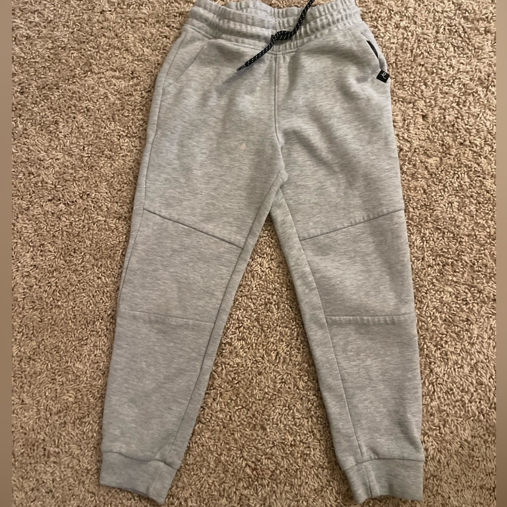 art class Light Gray Kids Joggers Sz 6/7